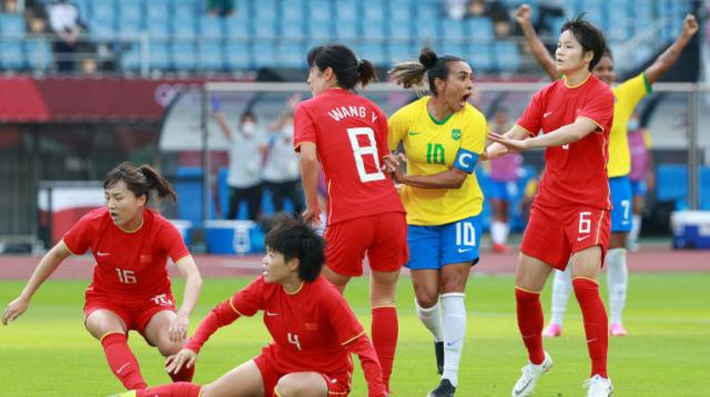 足球小将足球比赛视频-​马德兴：一场0比5惨败 中国女足留下了问号一连串